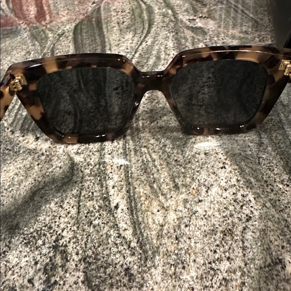 Christian Dior Tortoise Shell Sunglasses with case - Picture 3 of 4